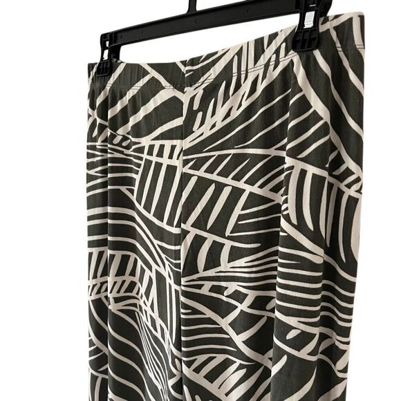 Chico's Travelers 1 medium Linear leaves Knit Wide Leg Palazzo Pants green and w - Picture 3 of 8